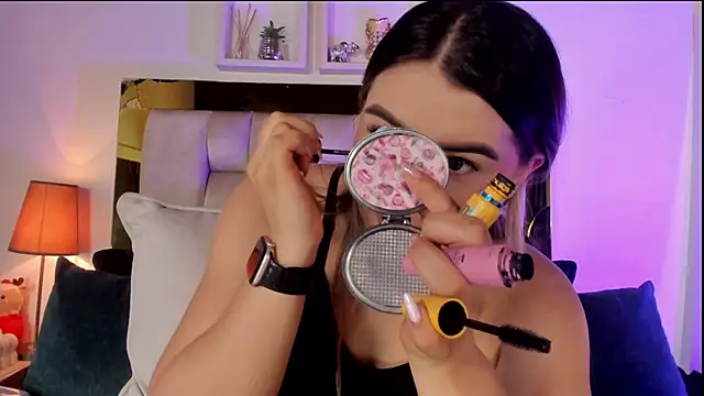 Snapshot of emmy_r chatting on February 2026 12:06:02 PM emmy r online show from February 2026 12:06:02 PM