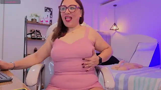 lady nylon  online show from October 2025 10:27:01 AM