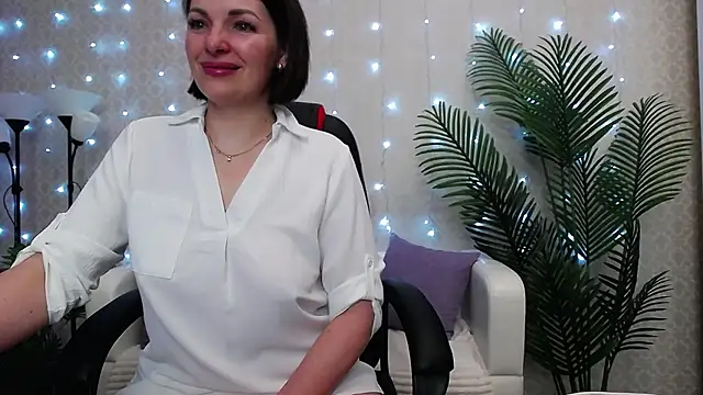Camelia Lillie online show from May 2026 01:13:01 AM