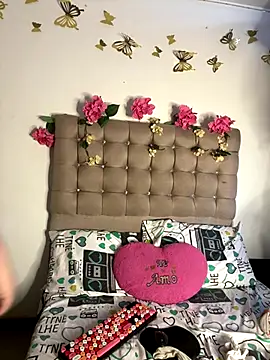 Jullieetta online show from October 2025 11:42:02 AM