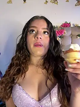 Jullieetta online show from February 2026 07:46:01 PM