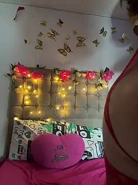 Jullieetta online show from March 2026 12:31:02 PM