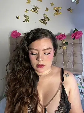Jullieetta online show from May 2026 07:13:01 PM