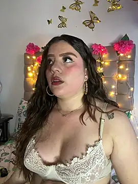Jullieetta online show from June 2026 07:08:02 PM