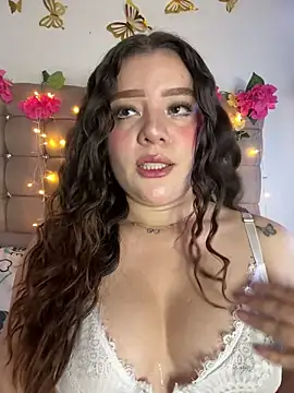 Jullieetta online show from March 2026 05:33:01 PM