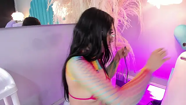 EriKlein online show from November 2025 08:34:02 PM