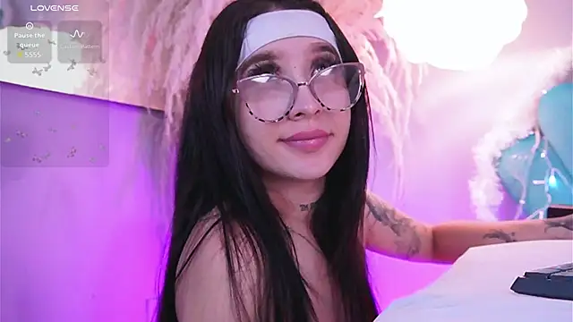 EriKlein online show from December 2025 10:48:01 PM