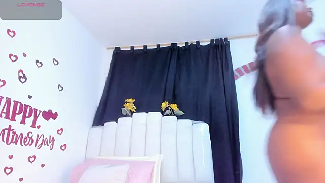 RoxannaBlanche online show from February 2026 12:38:02 PM