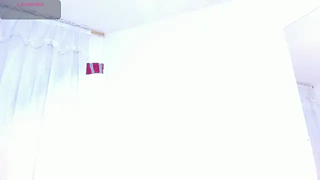 Snapshot of RoxannaBlanche chatting on November 2025 01:59:02 PM RoxannaBlanche online show from November 2025 01:59:02 PM