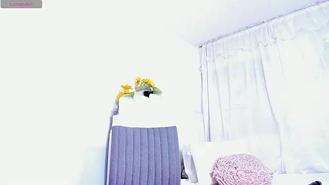 Snapshot of RoxannaBlanche chatting on March 2025 05:12:01 PM RoxannaBlanche online show from March 2025 05:12:01 PM