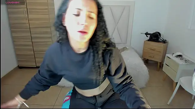 Nata bernett online show from April 2026 03:49:01 PM