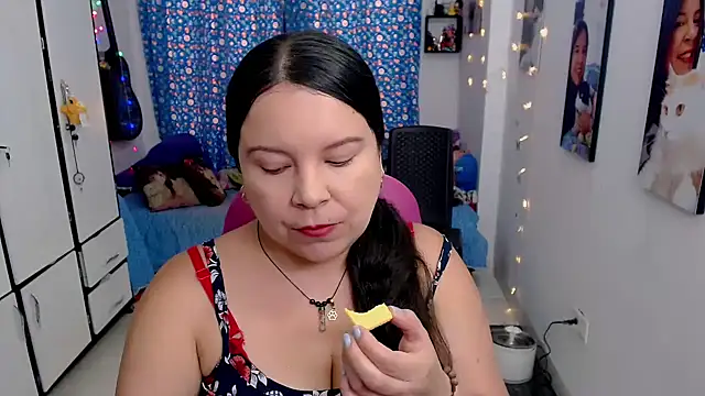 Snapshot of claryssa_ chatting on October 2025 08:01:01 PM claryssa online show from October 2025 08:01:01 PM