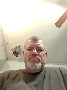 bigdoog8 online show from April 2026 09:29:01 PM