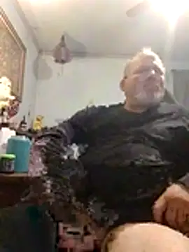 bigdoog8 online show from April 2026 08:15:01 PM