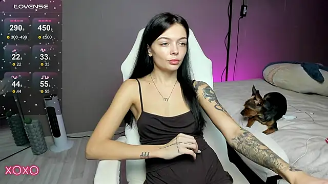 Mariella Adamss online show from October 2025 01:45:02 PM