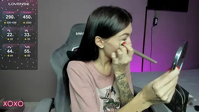 Mariella Adamss online show from November 2025 12:52:02 PM