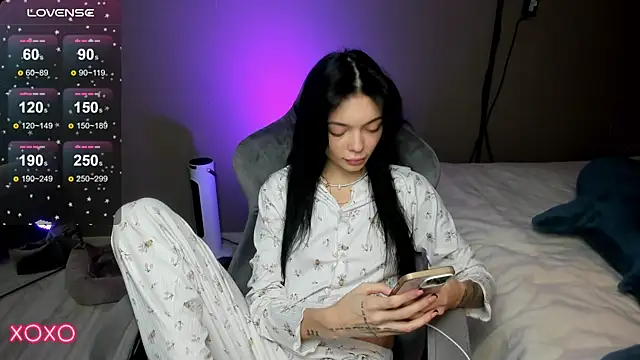 Mariella Adamss online show from December 2025 01:52:02 AM