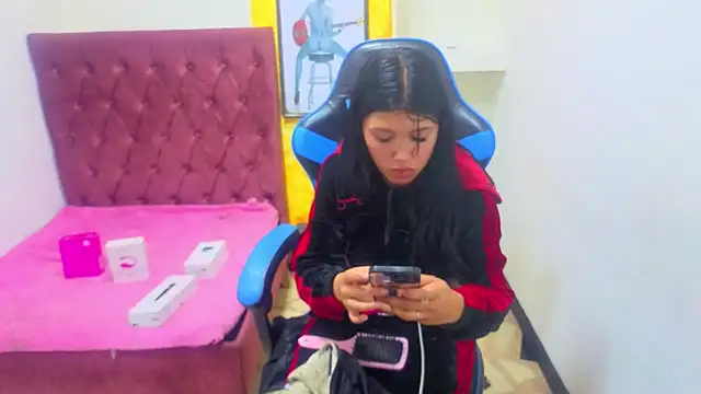 Snapshot of emily_rosse04 chatting on November 2025 12:42:02 PM emily rosse04 online show from November 2025 12:42:02 PM