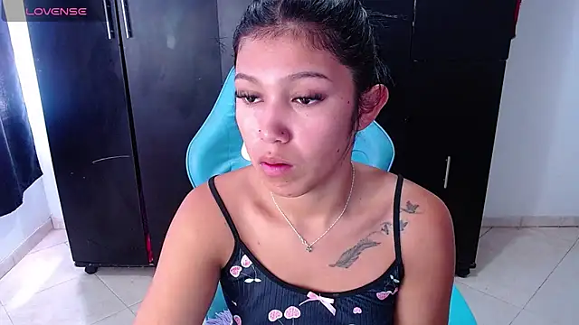 Snapshot of emily_rosse04 chatting on May 2026 05:34:02 PM emily rosse04 online show from May 2026 05:34:02 PM