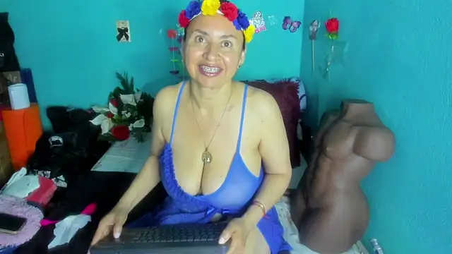 Snapshot of SheraHadee chatting on May 2026 10:56:02 AM SheraHadee online show from May 2026 10:56:02 AM