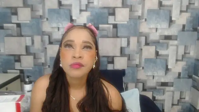 angel dthroatt online show from December 2025 12:18:02 PM