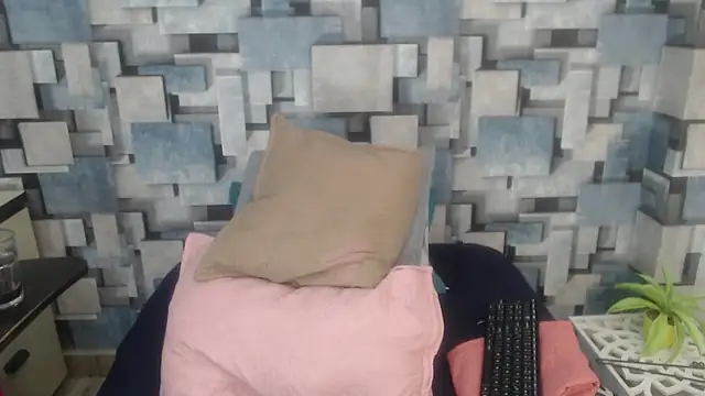 angel dthroatt online show from January 2026 12:10:02 PM