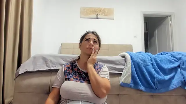 Hottalicia2 online show from August 2026 02:56:02 PM