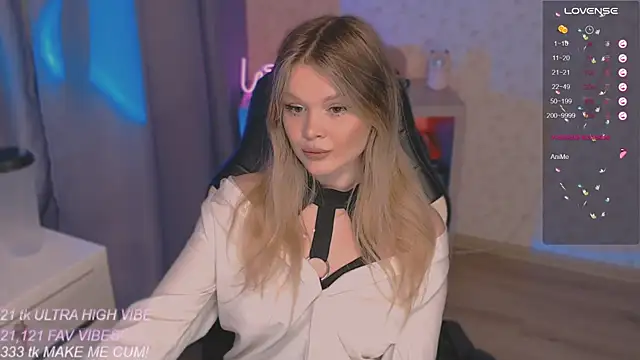 VeronaAura online show from October 2025 08:45:01 PM