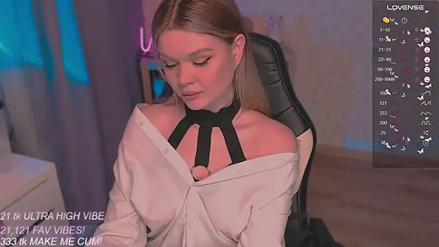 VeronaAura online show from October 2025 09:37:01 PM