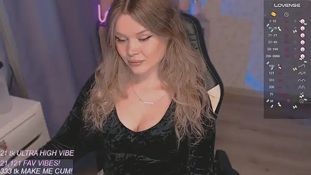 VeronaAura online show from October 2025 10:33:01 PM