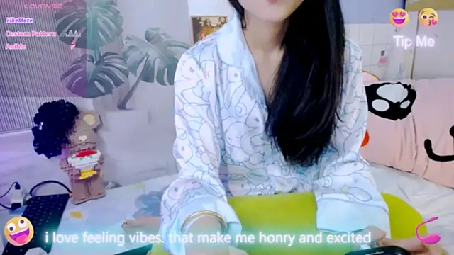 Snapshot of Ly__ chatting on February 2026 03:06:01 AM Ly online show from February 2026 03:06:01 AM