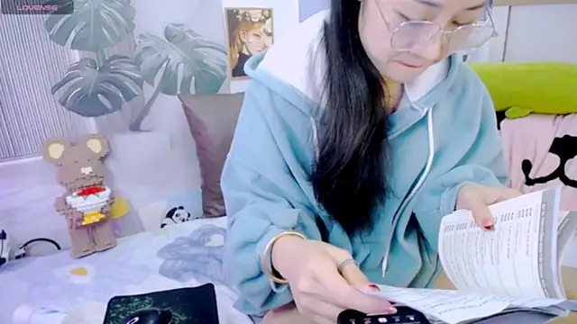 Snapshot of Ly__ chatting on February 2026 04:23:01 AM Ly online show from February 2026 04:23:01 AM