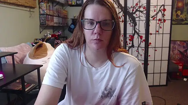 Sarahtineke online show from May 2026 03:50:01 PM