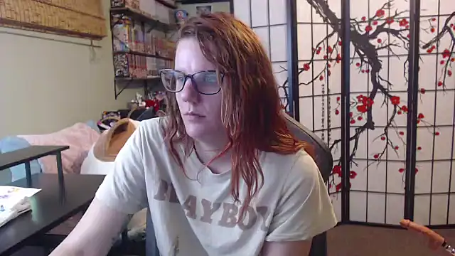 Sarahtineke online show from April 2026 04:52:02 PM