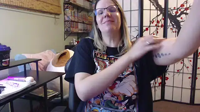 Sarahtineke online show from February 2026 10:31:02 PM