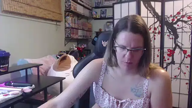 Sarahtineke online show from March 2026 05:29:01 PM