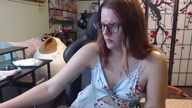 Sarahtineke online show from March 2026 04:07:01 PM