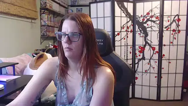 Sarahtineke online show from May 2026 08:01:02 PM