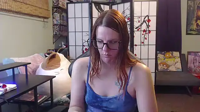 Sarahtineke online show from May 2026 04:03:01 PM