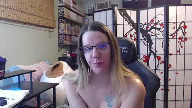 Sarahtineke online show from February 2026 05:28:02 AM