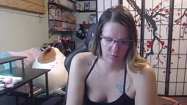 Sarahtineke online show from March 2026 03:41:02 PM