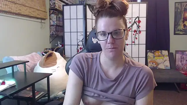 Sarahtineke online show from May 2026 05:55:01 PM