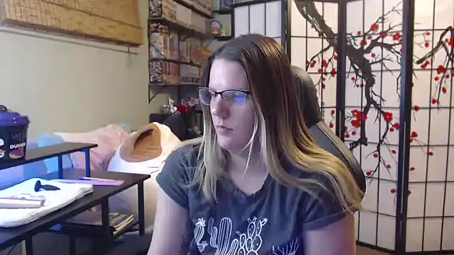 Sarahtineke online show from February 2026 10:49:02 PM