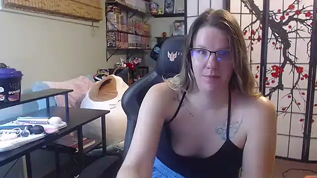 Sarahtineke online show from March 2026 04:14:02 PM