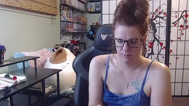 Sarahtineke online show from June 2026 07:11:01 PM