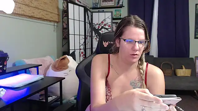 Sarahtineke online show from November 2025 05:35:01 PM