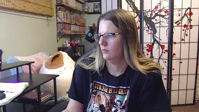 Sarahtineke online show from February 2026 06:18:01 PM