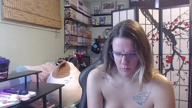 Sarahtineke online show from March 2026 05:08:01 PM