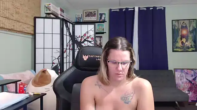 Sarahtineke online show from October 2025 11:23:01 PM