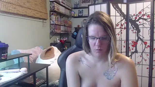 Sarahtineke online show from February 2026 05:46:02 PM